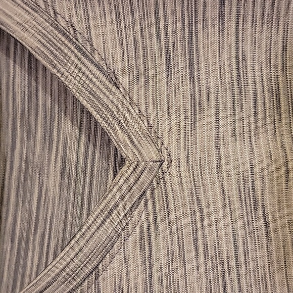 2 Activewear Tops - Picture 4 of 9